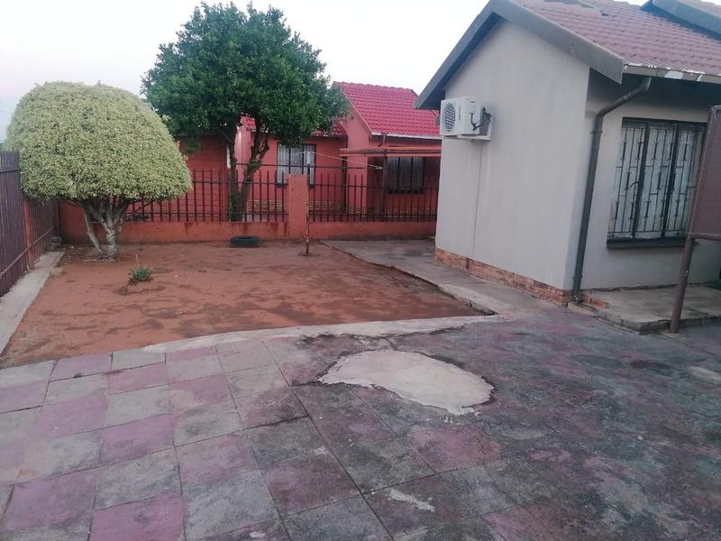 2 Bedroom Property for Sale in Tlhabane West North West